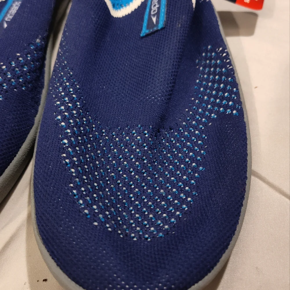 NWT!! MEN'S SPEEDO WATER SHOES (Sz Medium 9-10)